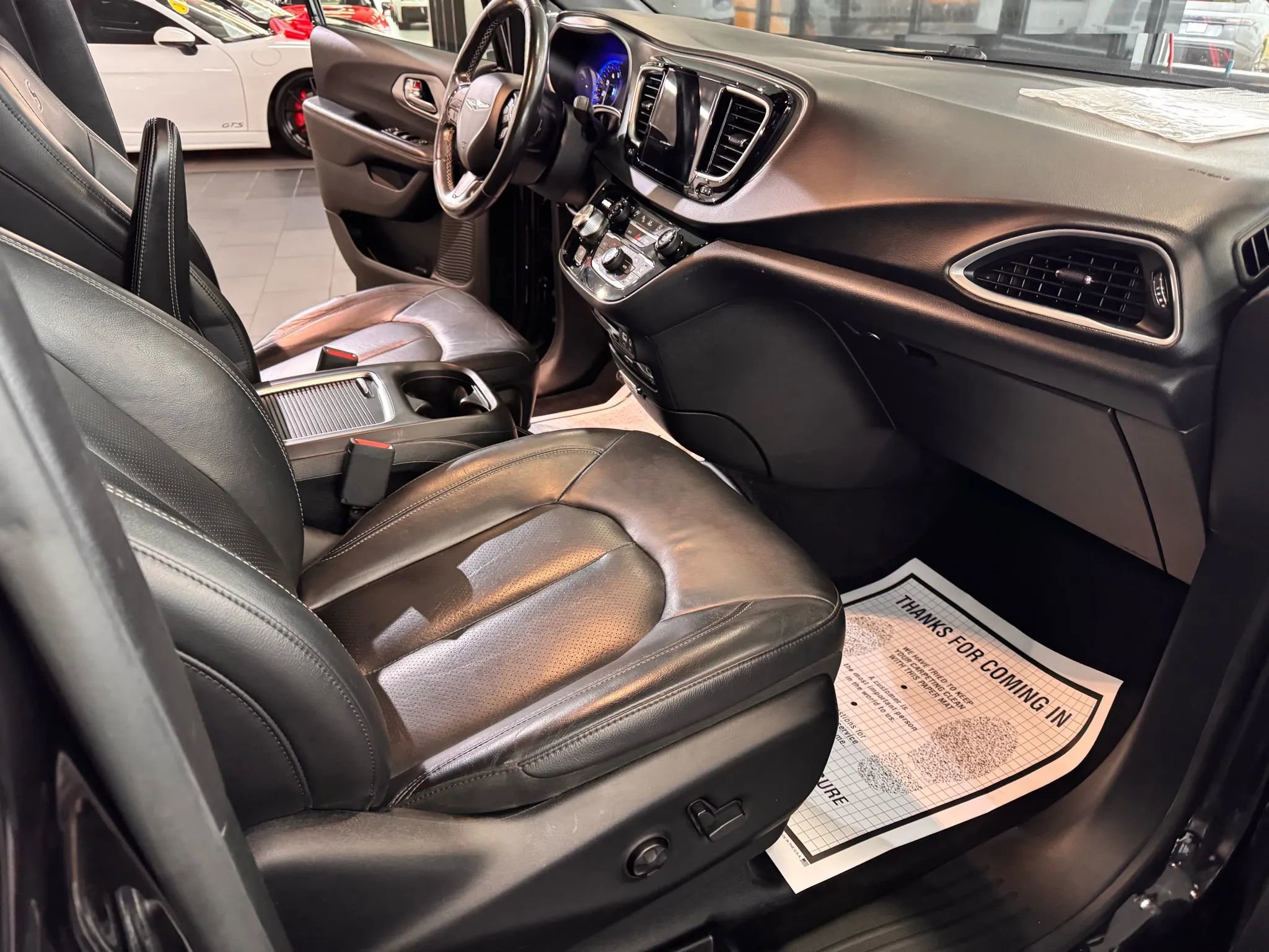 Used 2019 Chrysler Pacifica Touring-L Plus w/ Advanced Safetytec Group FWD image 13