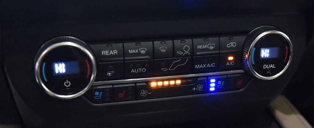 Used 2020 Ford Expedition Limited image 27