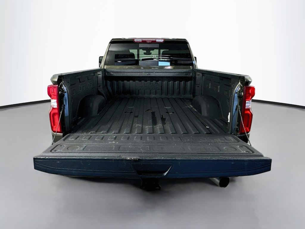 Used 2023 Chevrolet Silverado 3500 High Country w/ Technology Package AWD/4WD image 29