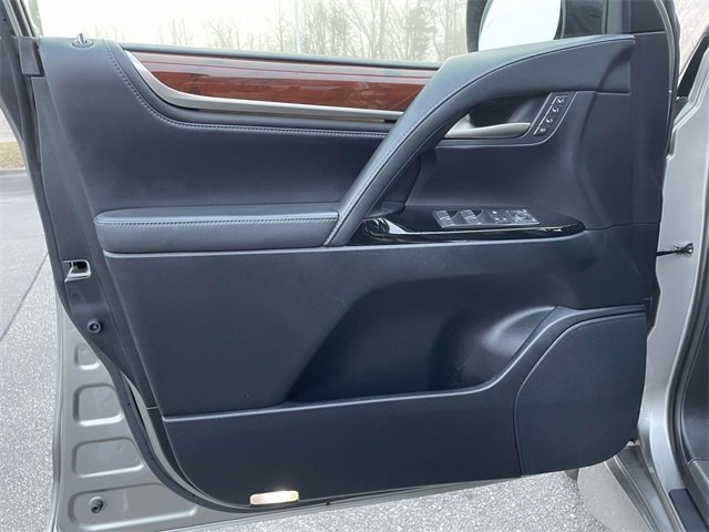 Used 2019 Lexus LX 570 4WD w/ Luxury Package image 14