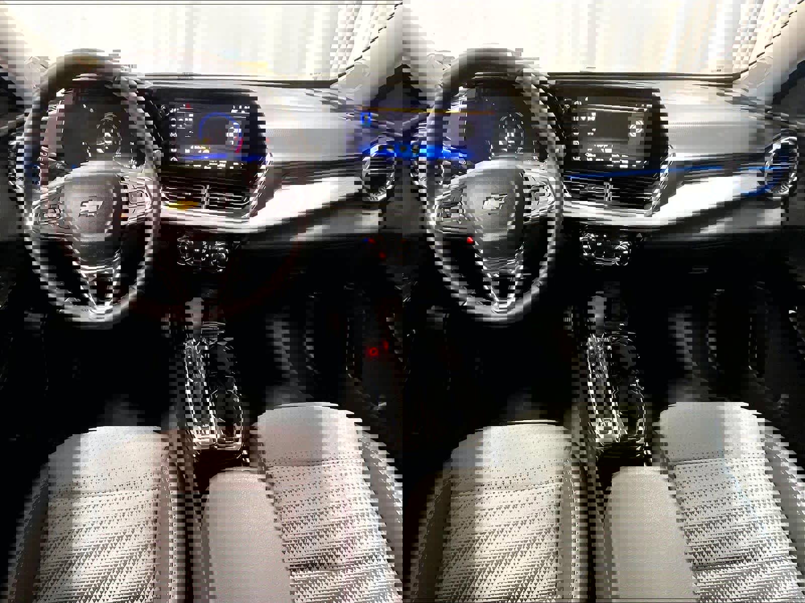 Used 2025 Chevrolet Trax LT w/ LT Convenience Package image 22