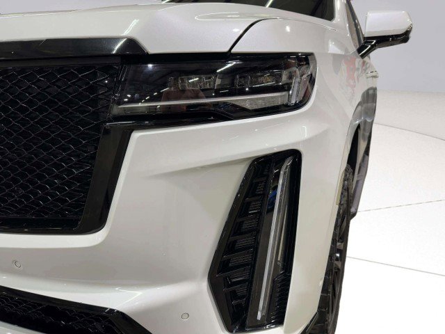 Used 2021 Cadillac Escalade Luxury image 12