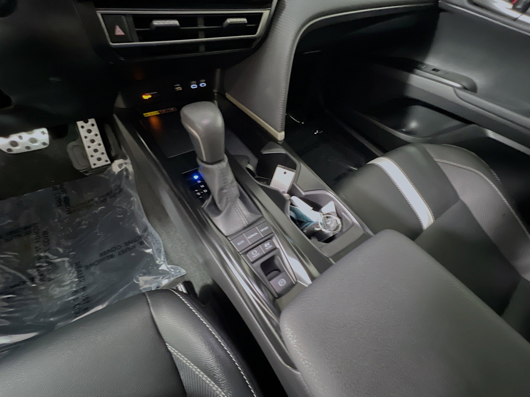 Used 2025 Toyota Camry SE w/ Multimedia Upgrade Package FWD image 25