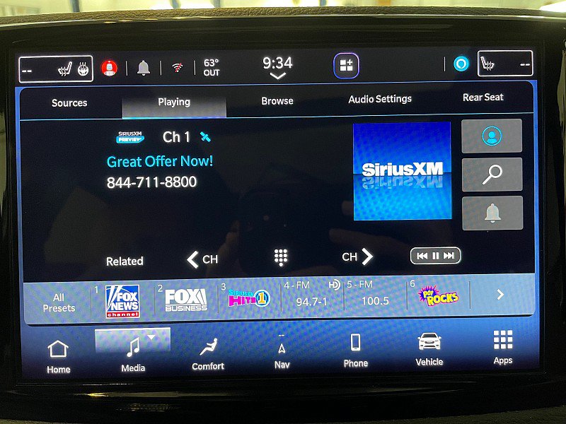 Used 2025 Chrysler Pacifica Pinnacle FWD image 12
