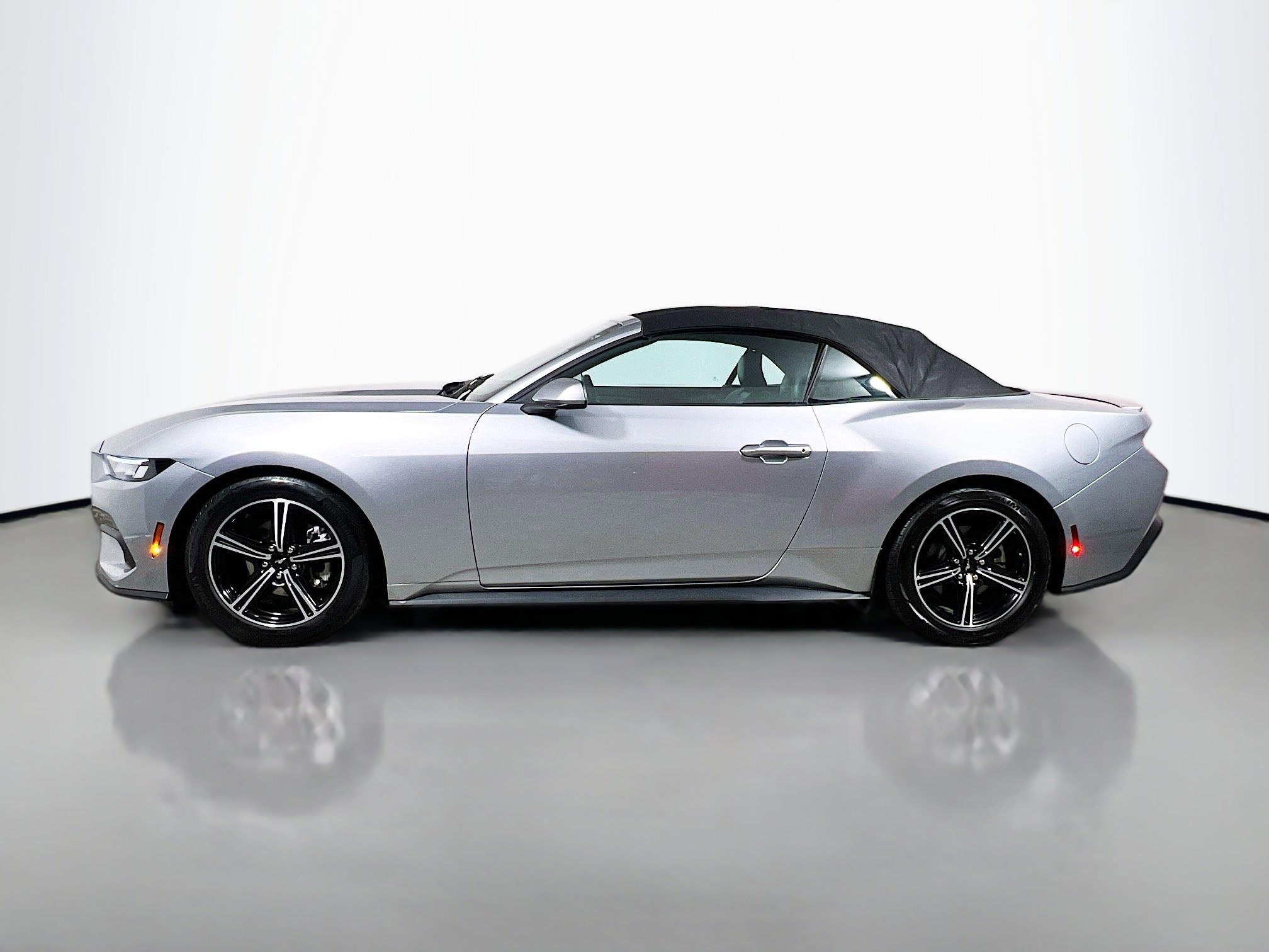 Used 2024 Ford Mustang Premium image 9