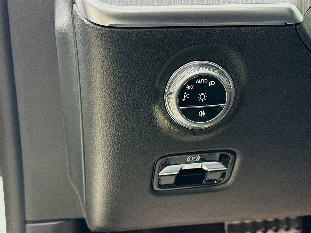 Used 2022 Mercedes-Benz C 300 4MATIC Sedan image 13