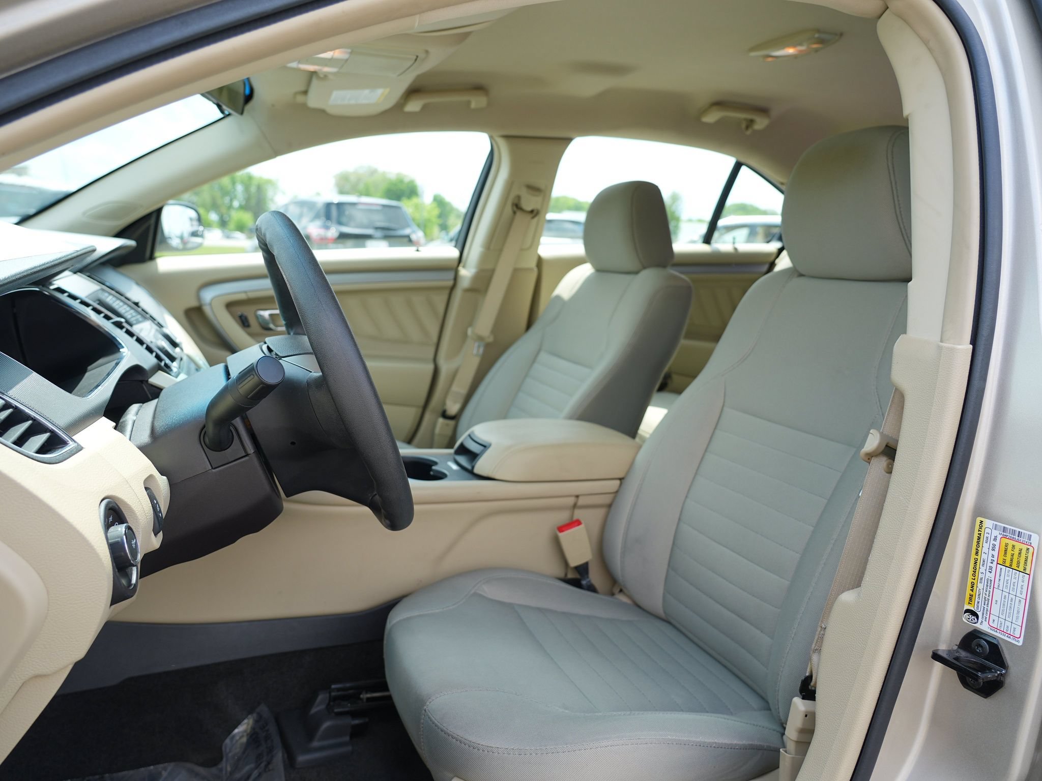 Used 2018 Ford Taurus SE FWD image 13
