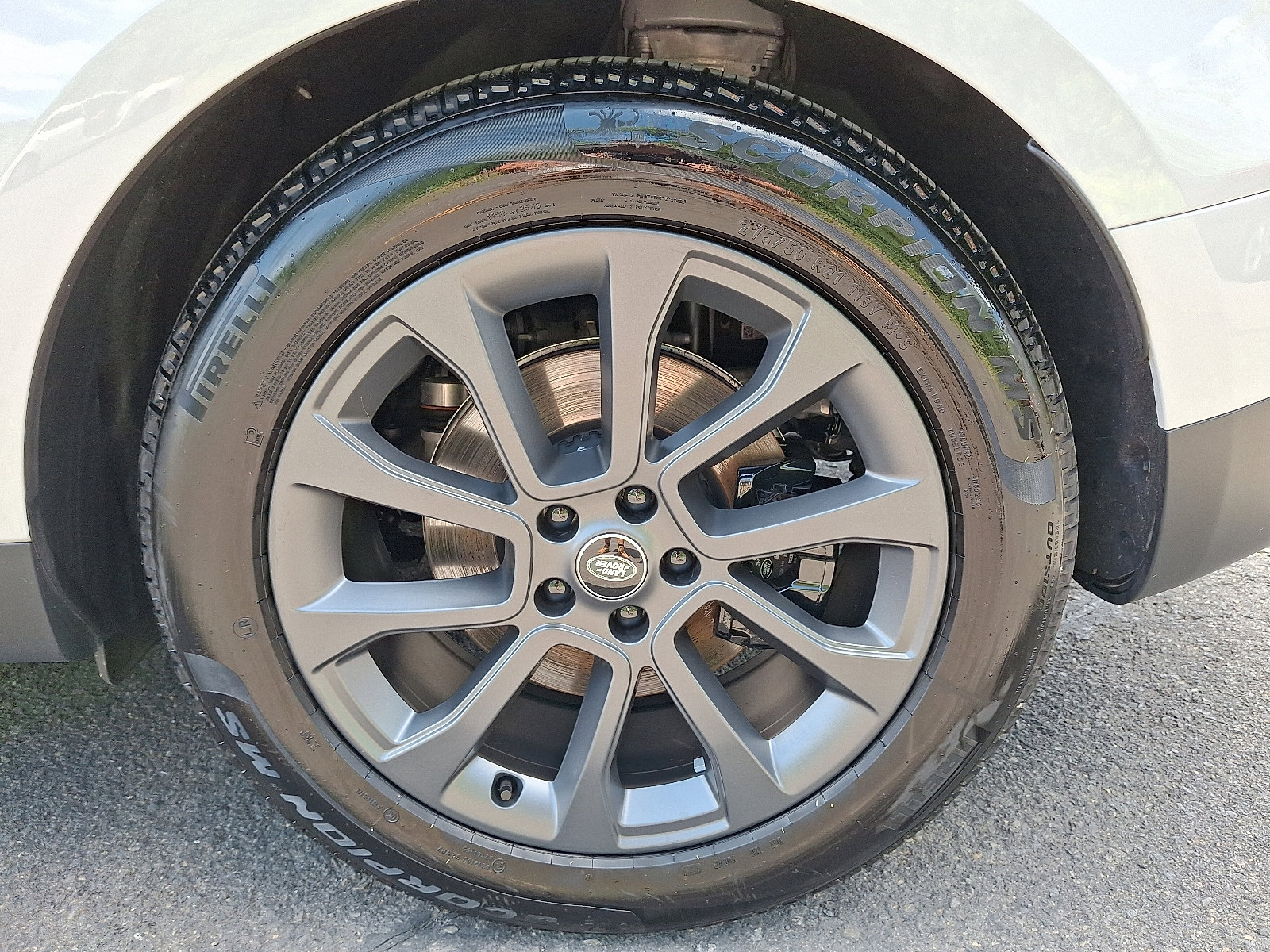 Used 2025 Land Rover Range Rover Sport SE image 9