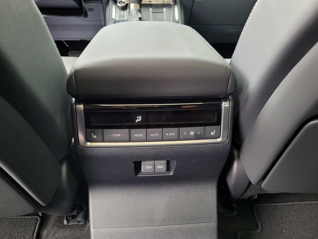 Used 2026 Lexus GX 550 w/ Accessory Package (31) AWD/4WD image 17