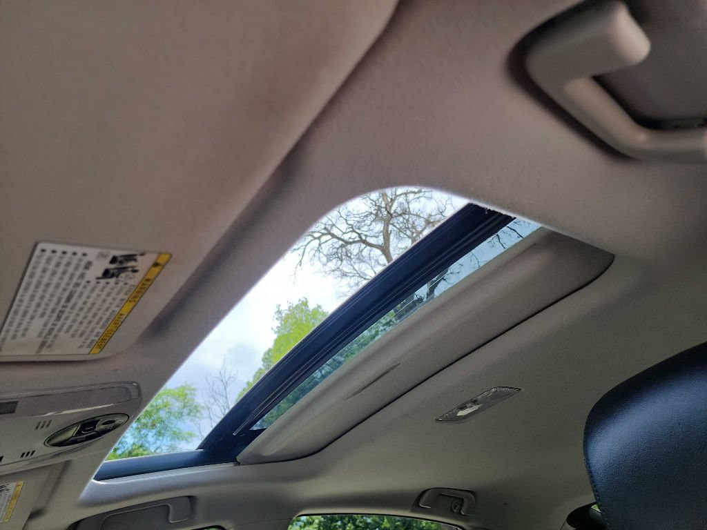 Used 2012 Toyota Prius Three w/ Solar Roof Pkg FWD image 26