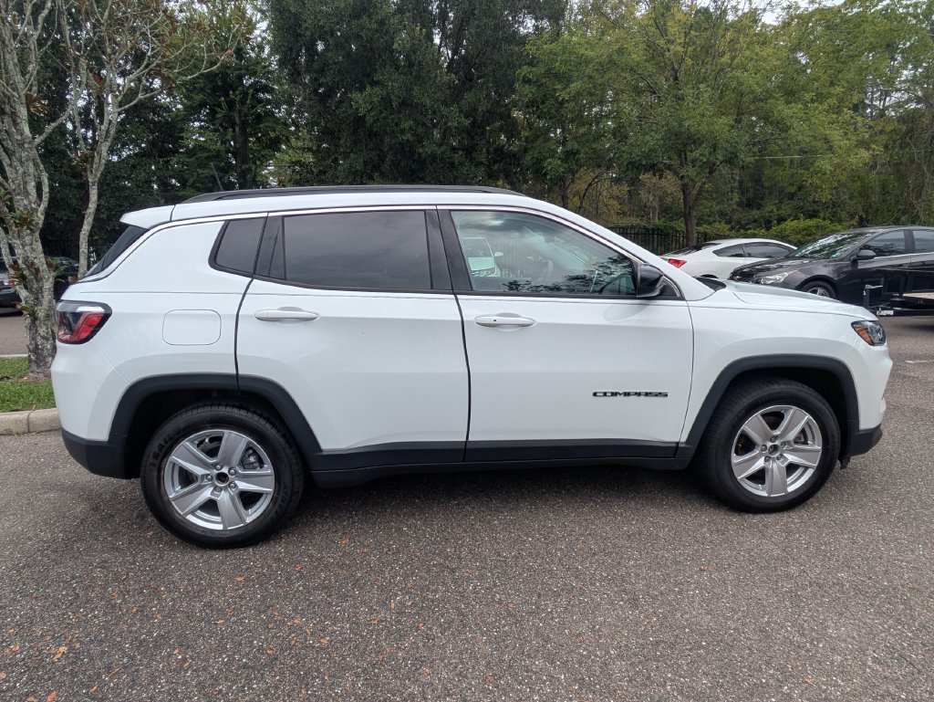 Used 2022 Jeep Compass Latitude FWD image 3