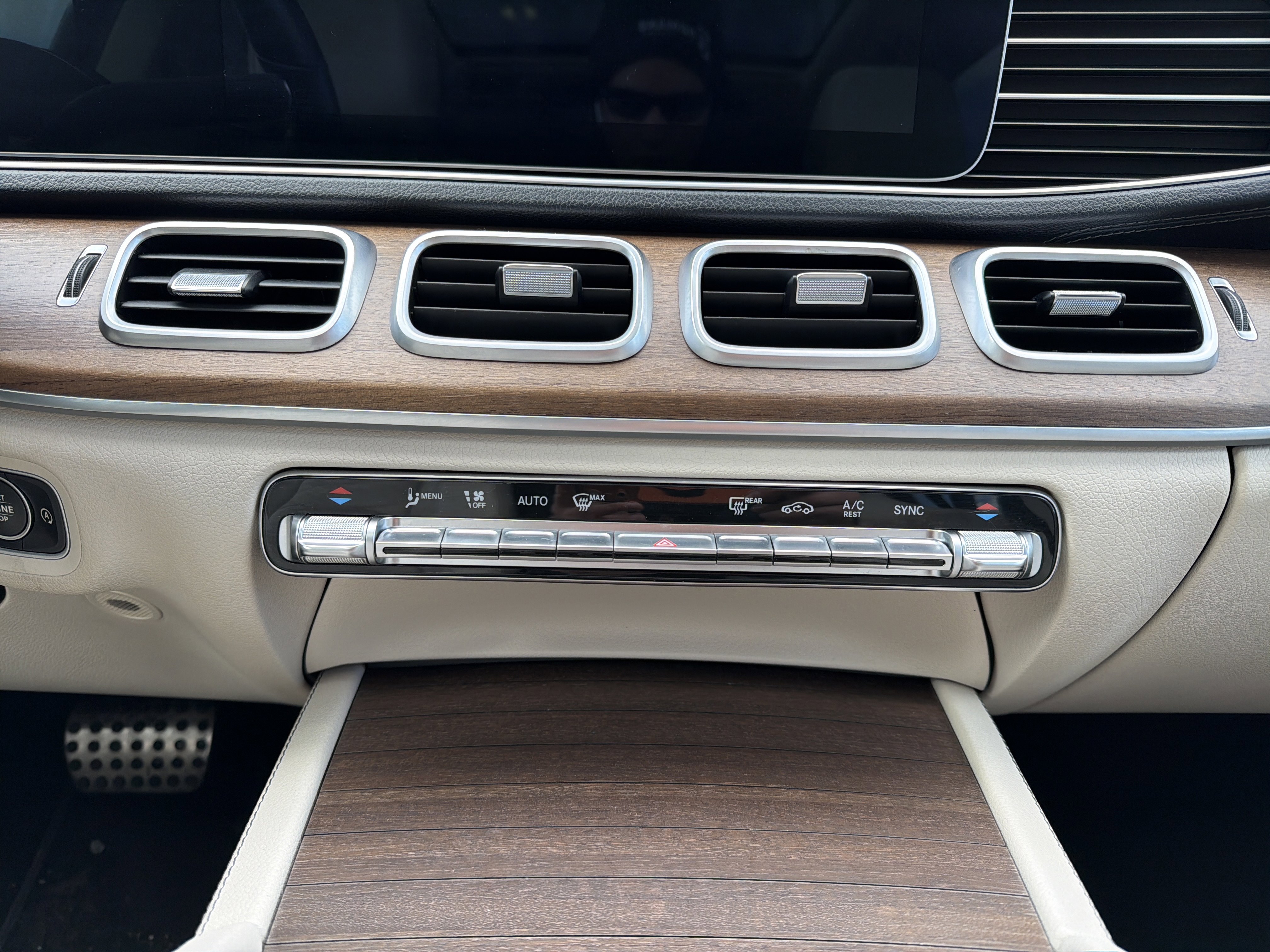 Used 2022 Mercedes-Benz GLS 450 4MATIC image 23