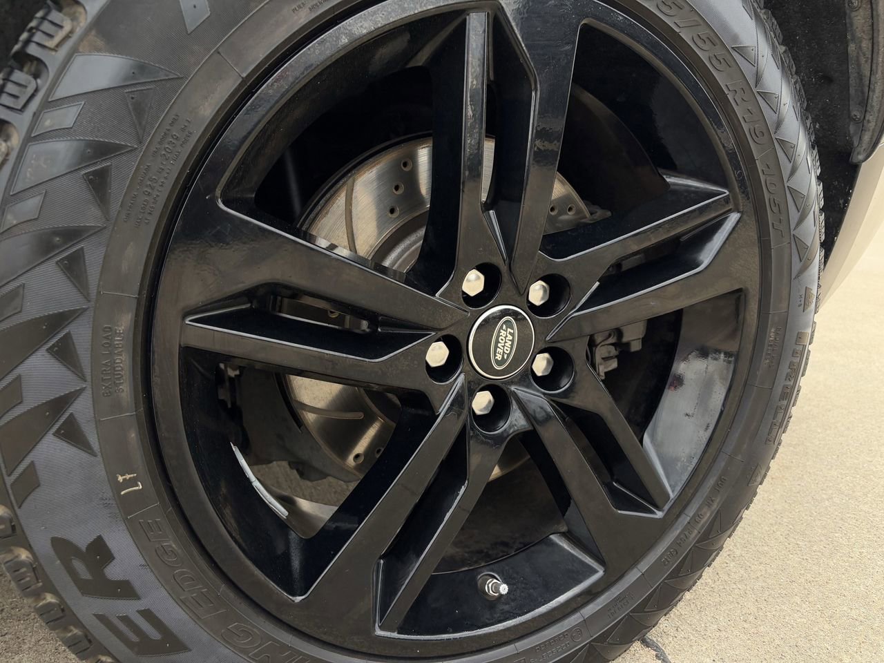 Used 2018 Land Rover Range Rover Velar S image 11