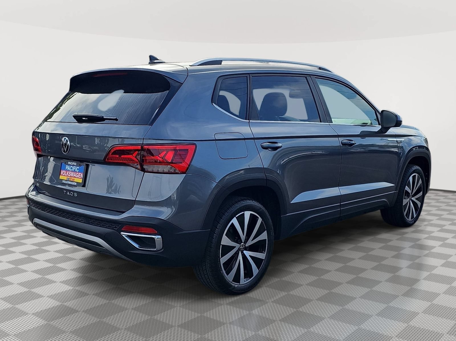 Certified 2022 Volkswagen Taos SE FWD image 5
