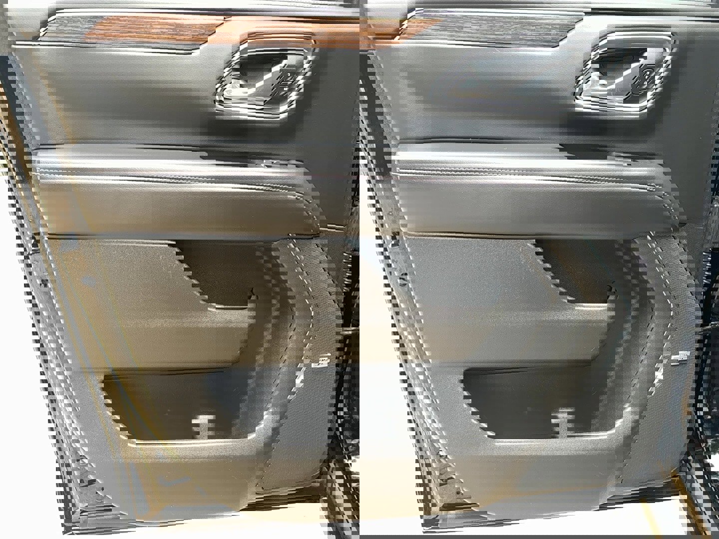 Used 2021 Chevrolet Suburban High Country w/ Premium Package image 10