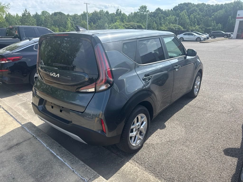 Used 2025 Kia Soul LX w/ LX Technology Package FWD image 3