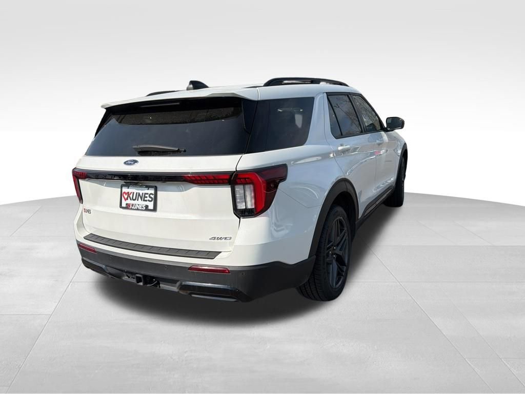 Used 2025 Ford Explorer ST-Line w/ ST-Line Street Pack image 10