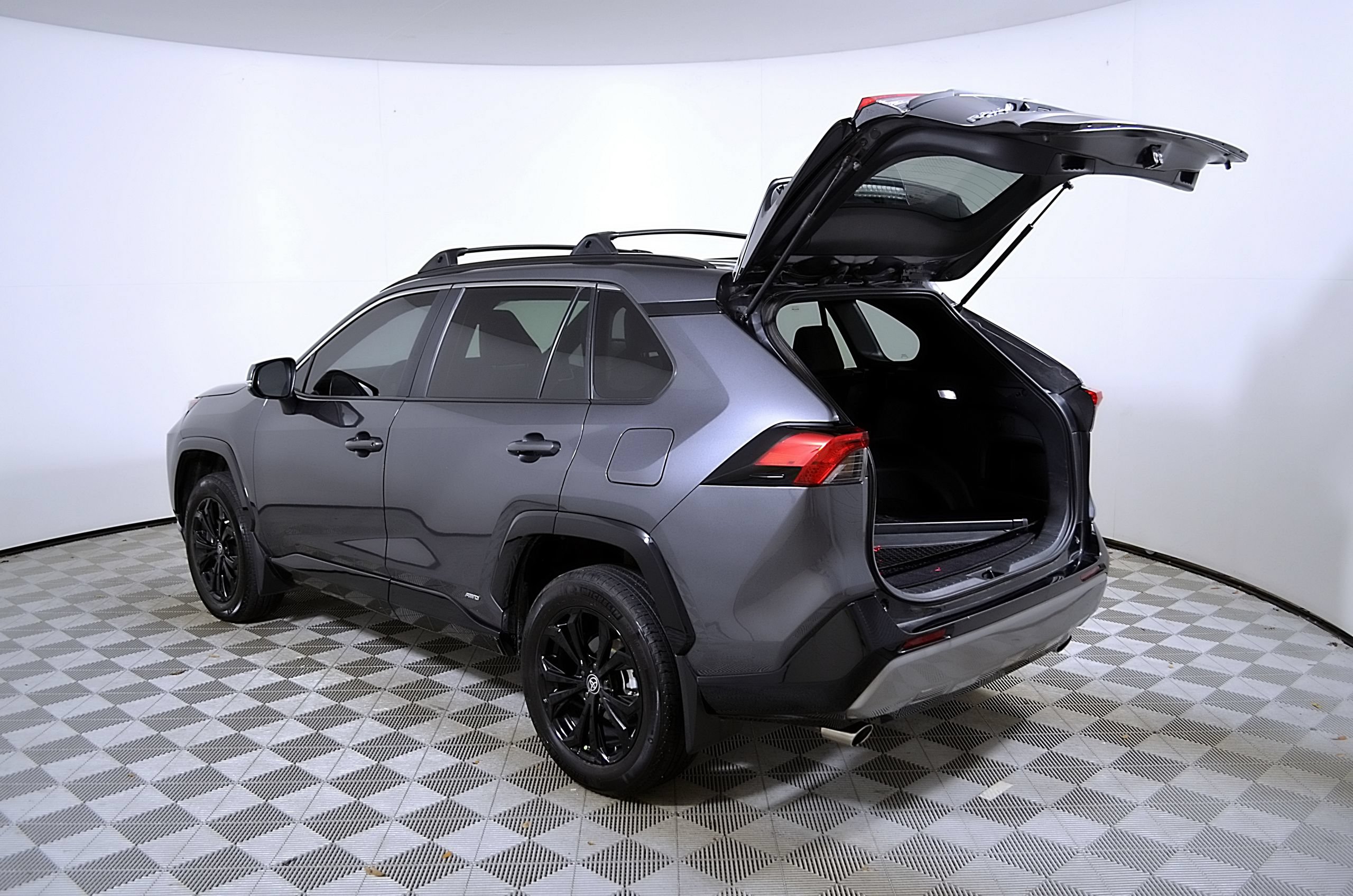 Used 2024 Toyota RAV4 SE AWD/4WD image 10