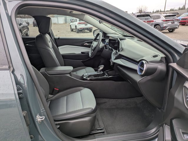 Used 2025 Chevrolet Trax LT image 25