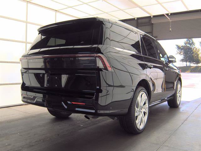 Used 2025 Lincoln Navigator Black Label AWD/4WD image 3