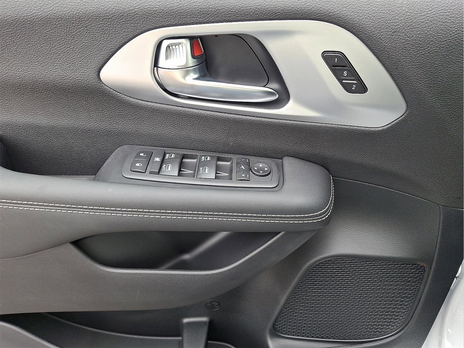 New 2026 Chrysler Pacifica Limited w/ S Appearance Package image 9