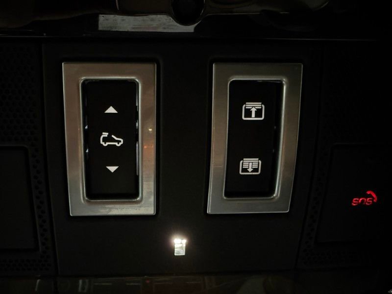 Used 2020 Land Rover Range Rover HSE image 36