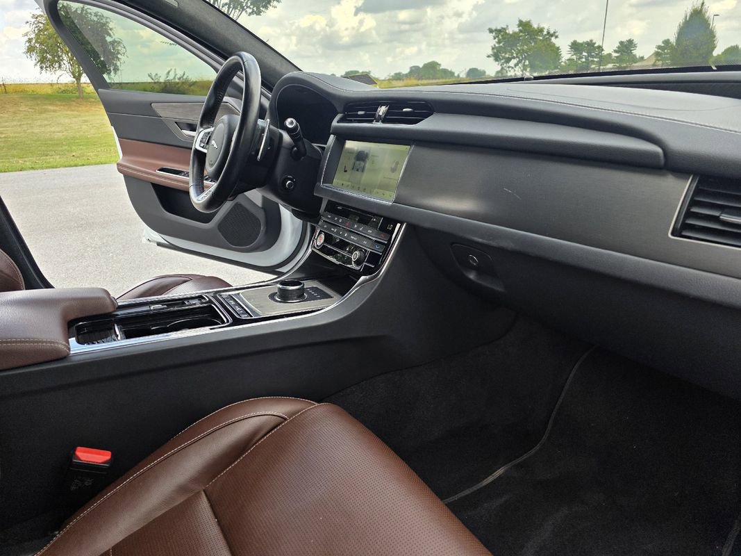 Used 2019 Jaguar XF S image 15