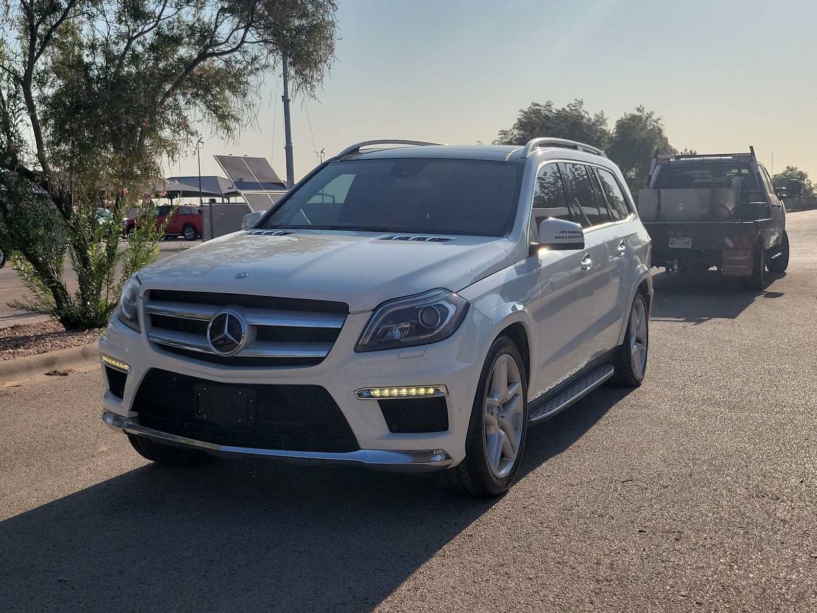 Used 2013 Mercedes-Benz GL 550 4MATIC image 4