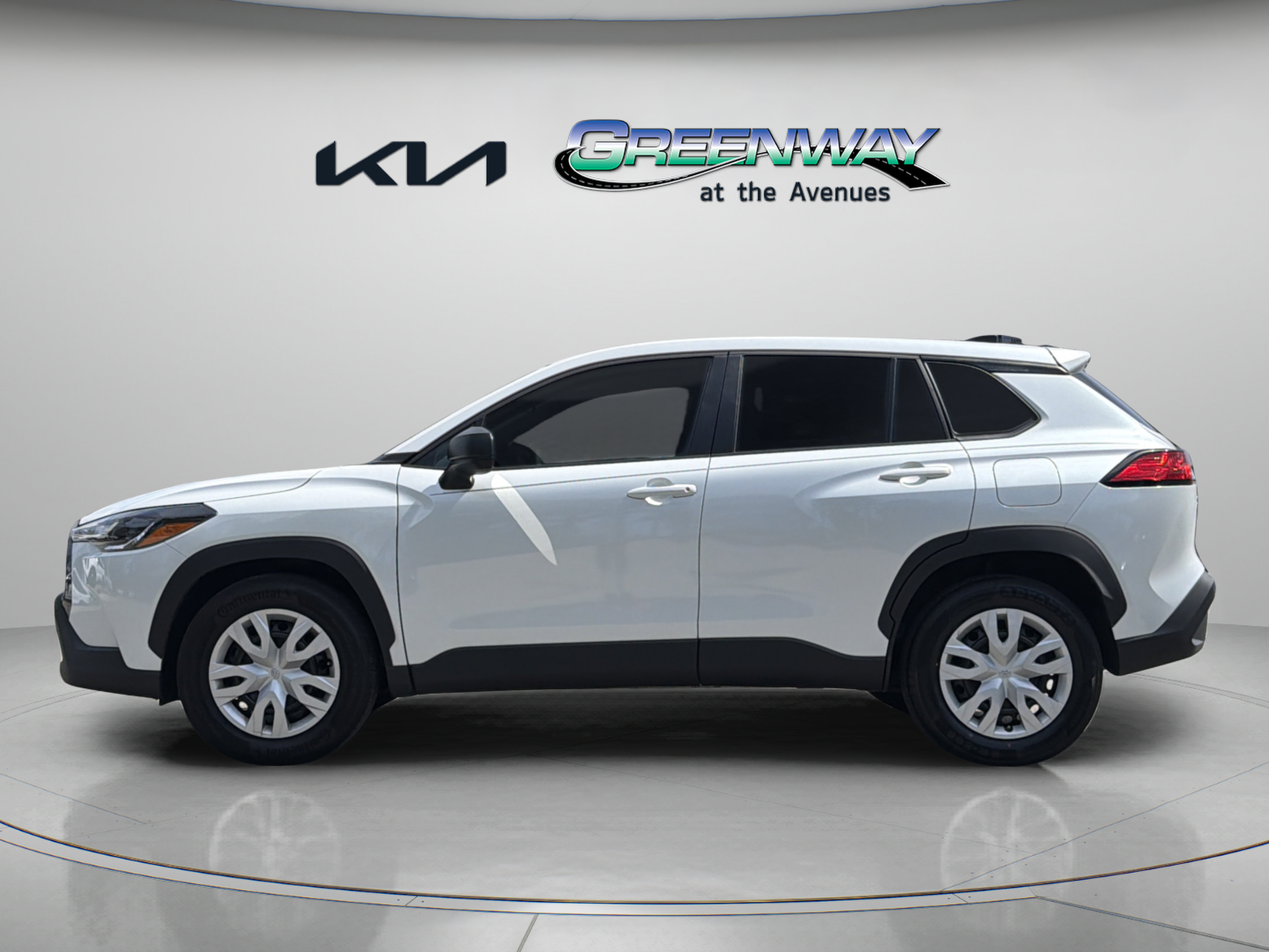 Used 2023 Toyota Corolla Cross L AWD/4WD image 3