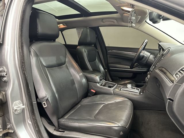 Used 2016 Chrysler 300 C image 28