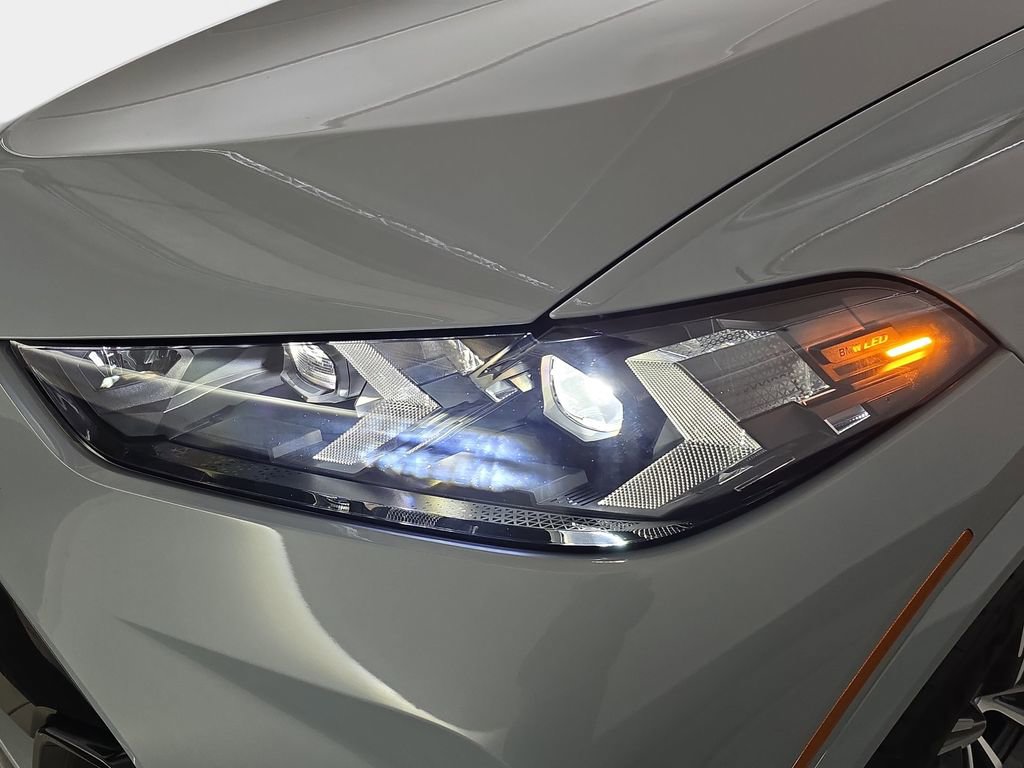 Used 2024 BMW X5 xDrive50e w/ M Sport Package image 32