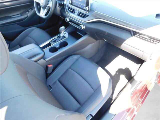 Used 2025 Nissan Altima 2.5 SV FWD image 27