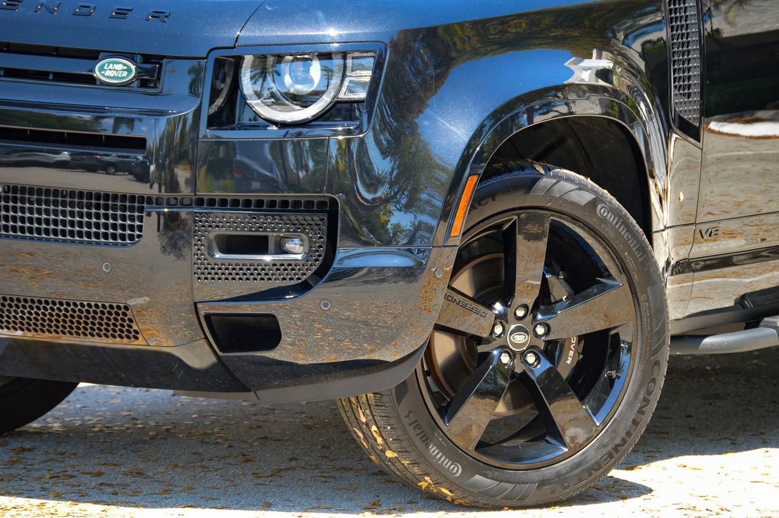 Used 2025 Land Rover Defender 130 V8 video 2