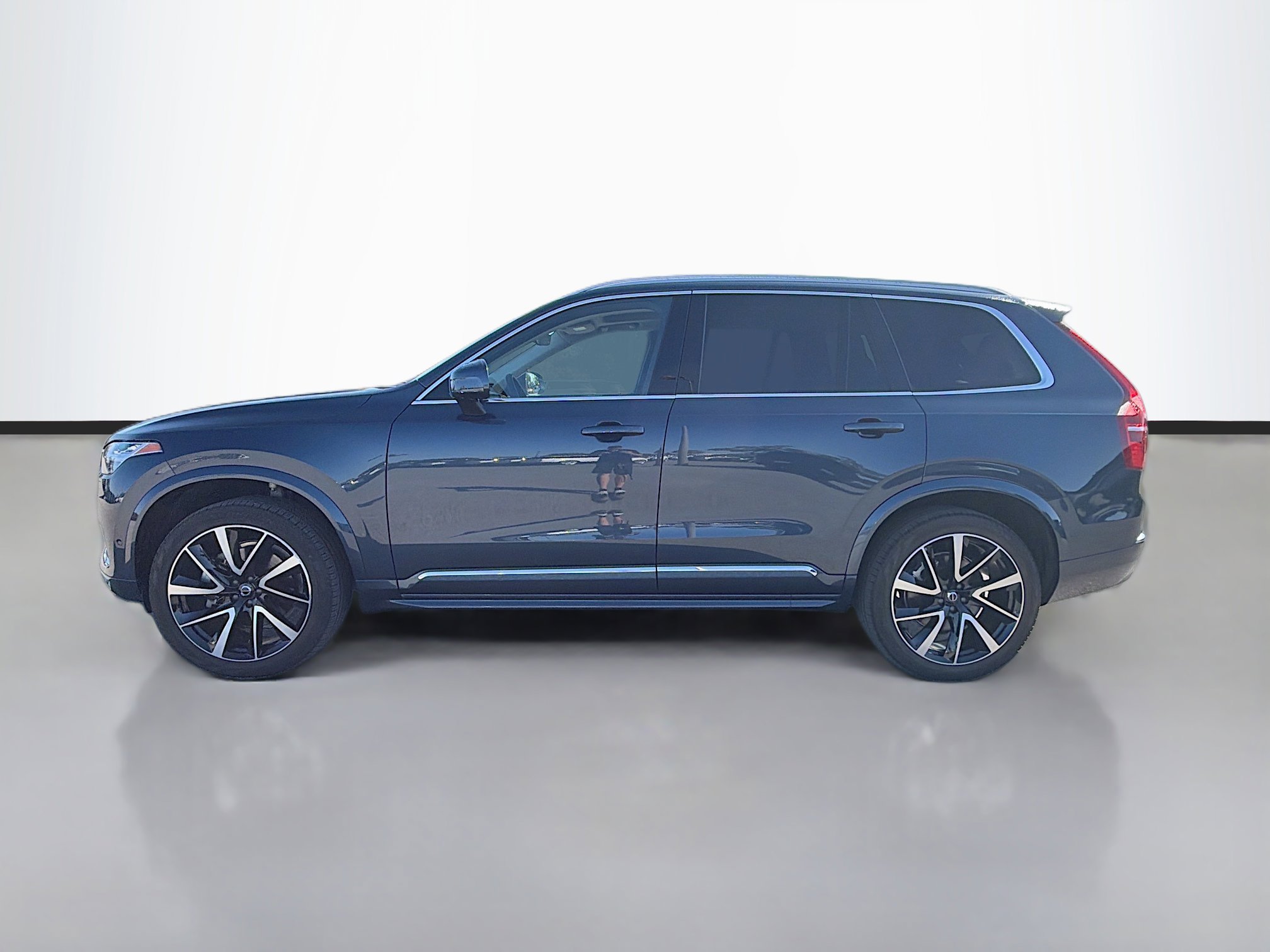Used 2025 Volvo XC90 B5 Plus w/ Protection Package Premier AWD/4WD image 2