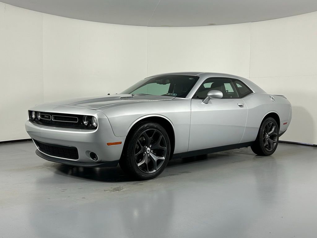 Used 2019 Dodge Challenger SXT w/ Plus Package RWD image 3