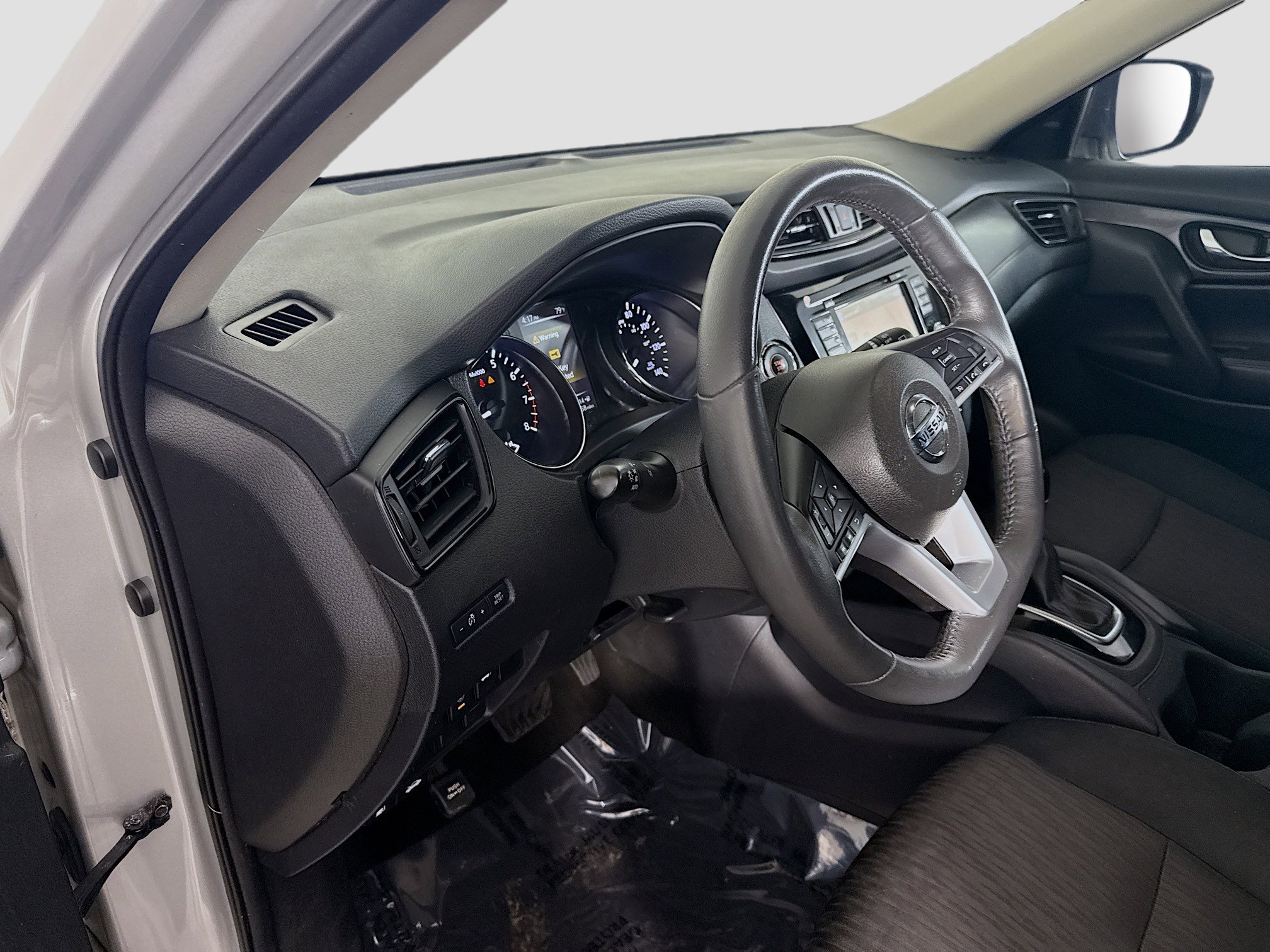 Used 2017 Nissan Rogue SV w/ SV Premium Package image 23