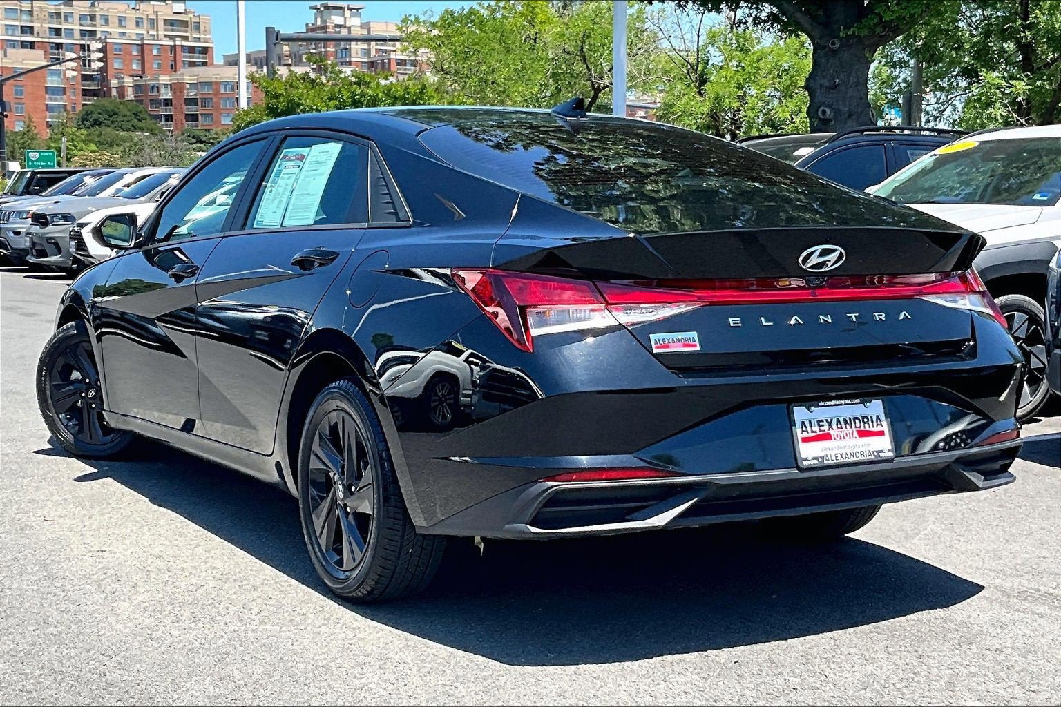 Used 2022 Hyundai Elantra SEL w/ Convenience Package FWD image 10