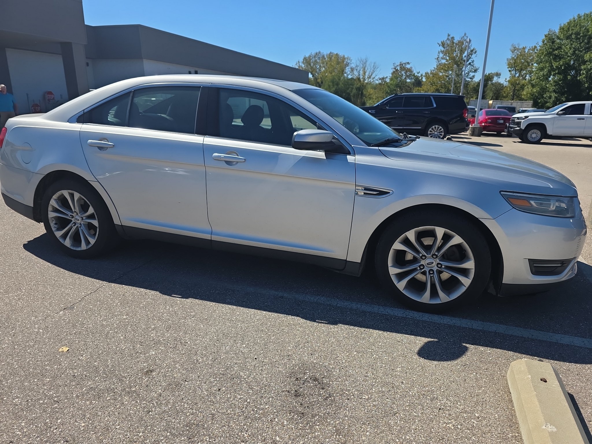 Used 2013 Ford Taurus SEL FWD image 2