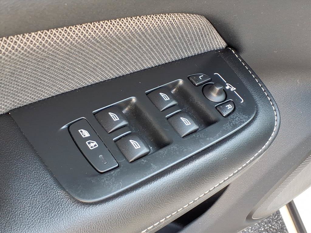 Used 2024 Volvo S60 B5 Plus w/ Protection Package Premier AWD/4WD image 18