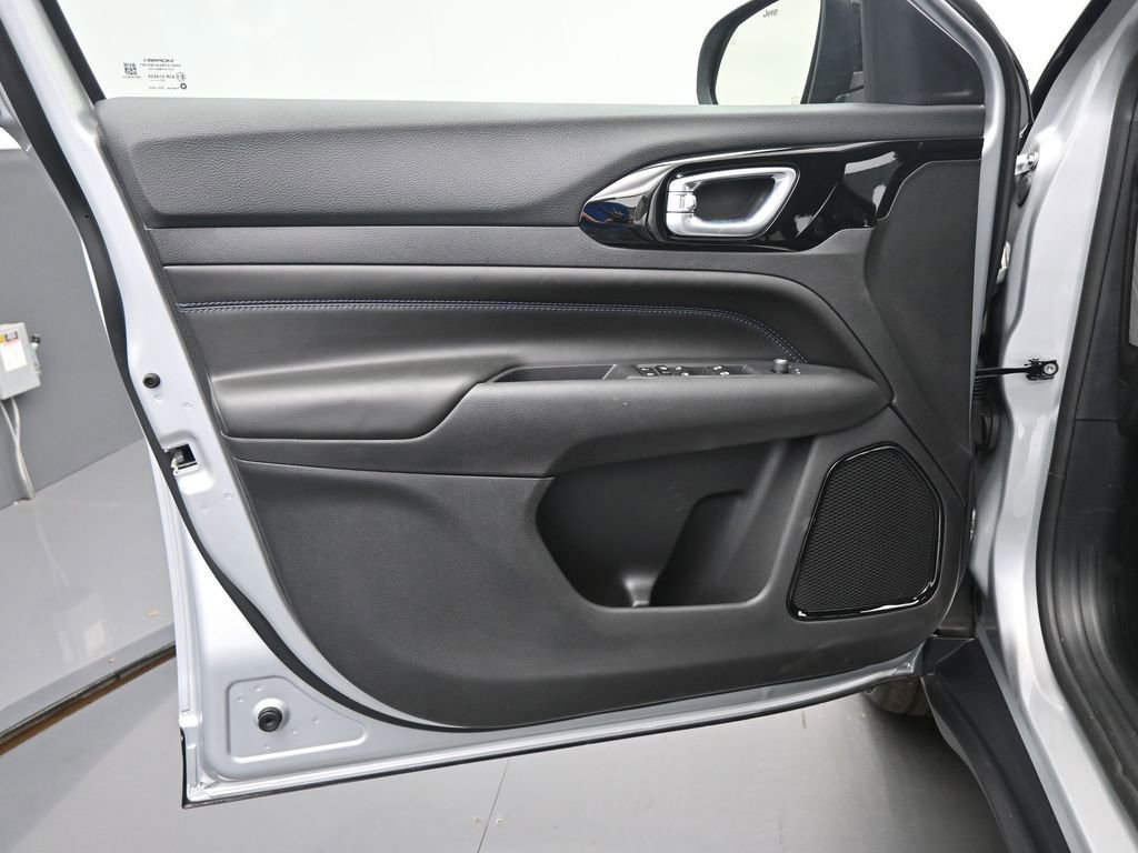 New 2026 Jeep Compass Limited image 12