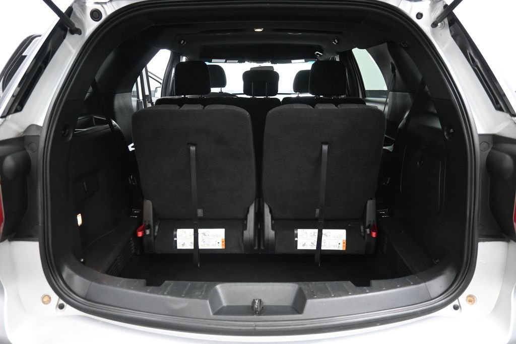 Used 2017 Ford Explorer XLT FWD video 2