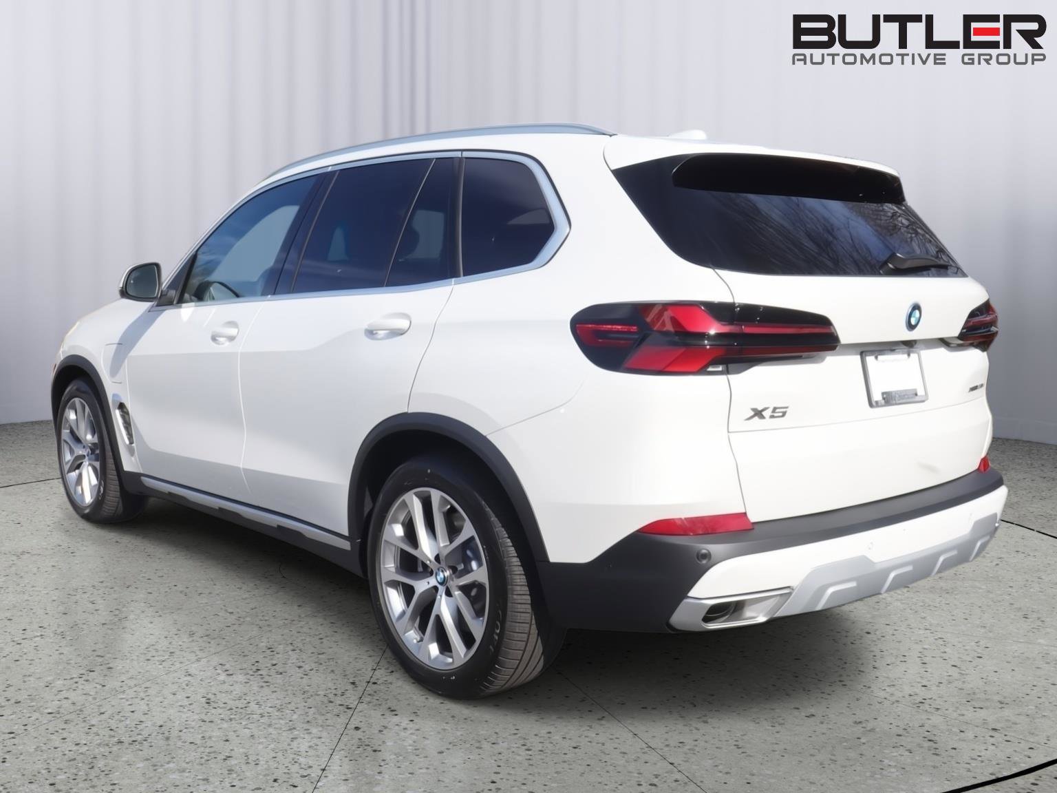 New 2026 BMW X5 xDrive50e w/ Climate Comfort Package AWD/4WD image 4