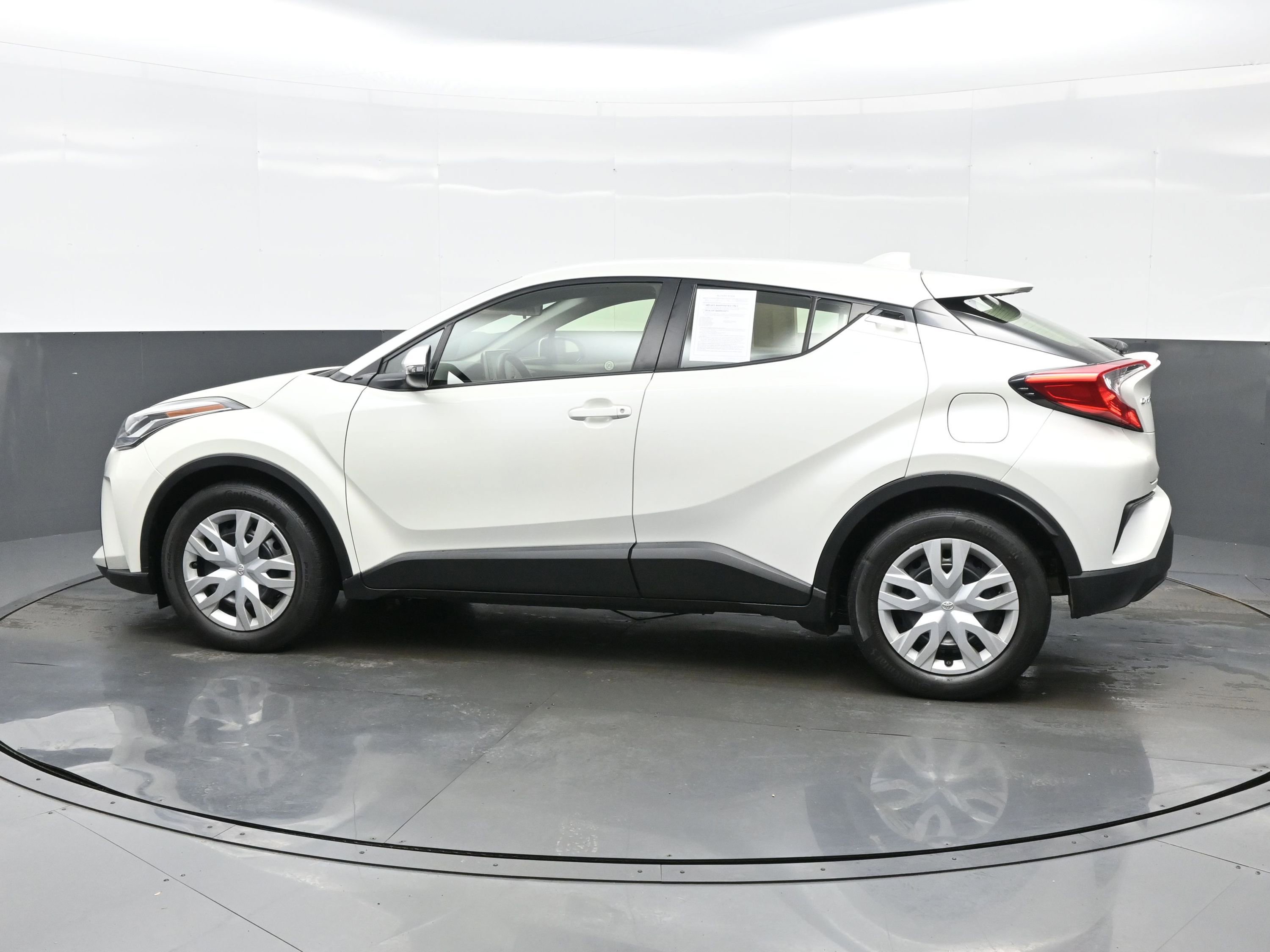 Used 2021 Toyota C-HR LE image 3