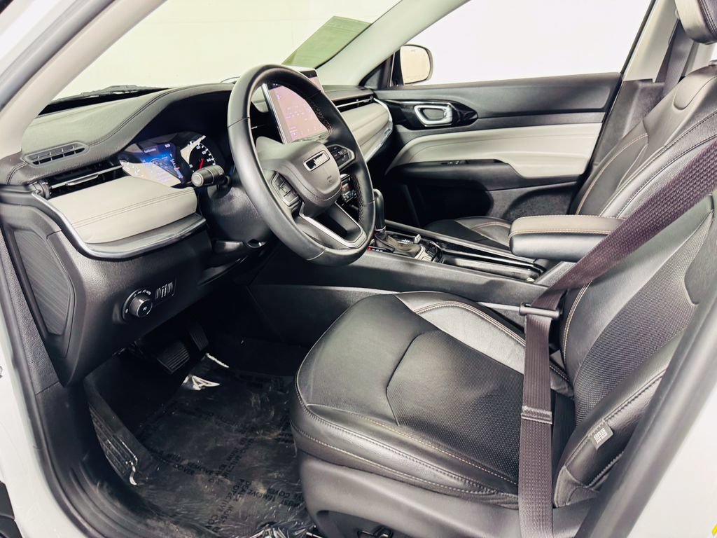 Used 2022 Jeep Compass Limited AWD/4WD image 5
