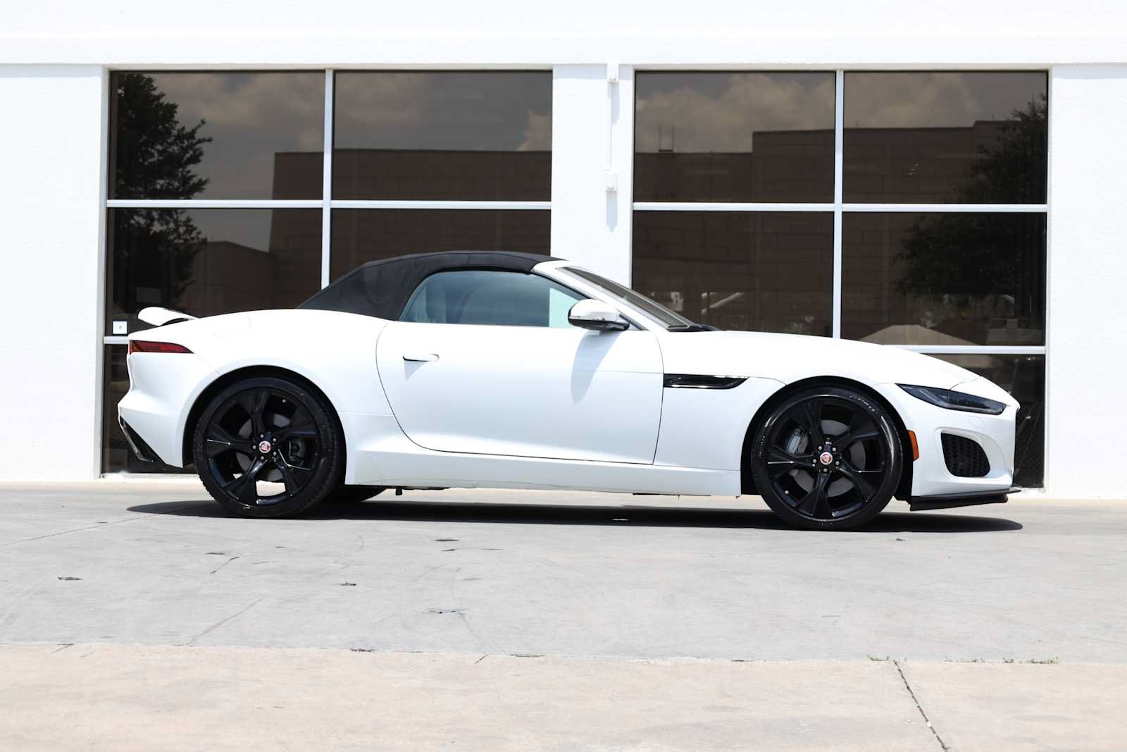 Used 2021 Jaguar F-TYPE Convertible RWD image 8
