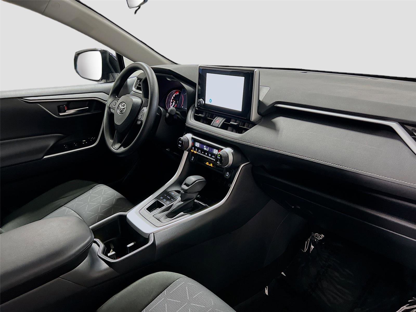 Used 2025 Toyota RAV4 XLE image 27