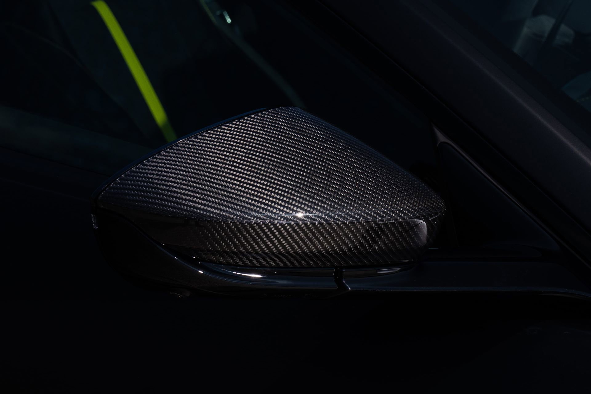 Used 2023 Aston Martin V8 Vantage Coupe RWD image 22