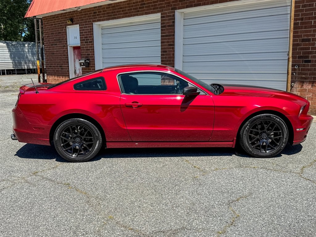 Used 2013 Ford Mustang Coupe RWD image 32