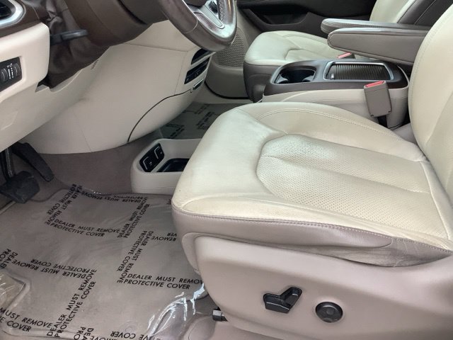 Used 2018 Chrysler Pacifica Touring-L Plus FWD image 15