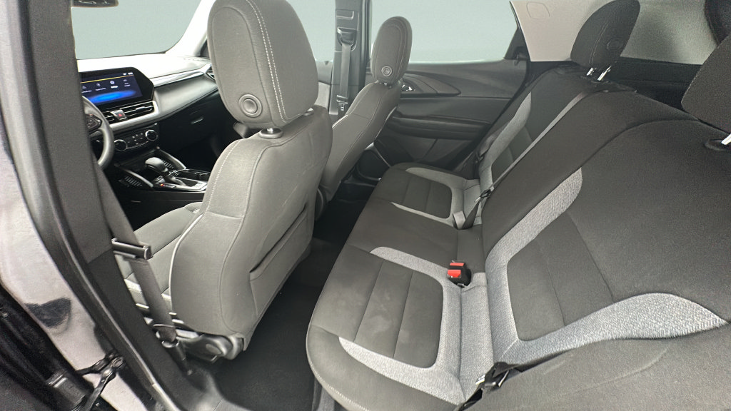 Used 2025 Chevrolet TrailBlazer LT AWD/4WD image 9